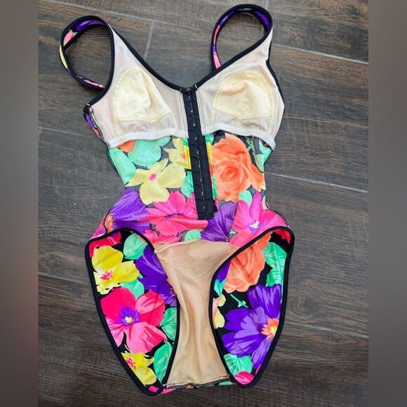 Vtg 90s LaBlanca floral 1 pc high leg deep plunge back/front hook n eye closure - Picture 11 of 11